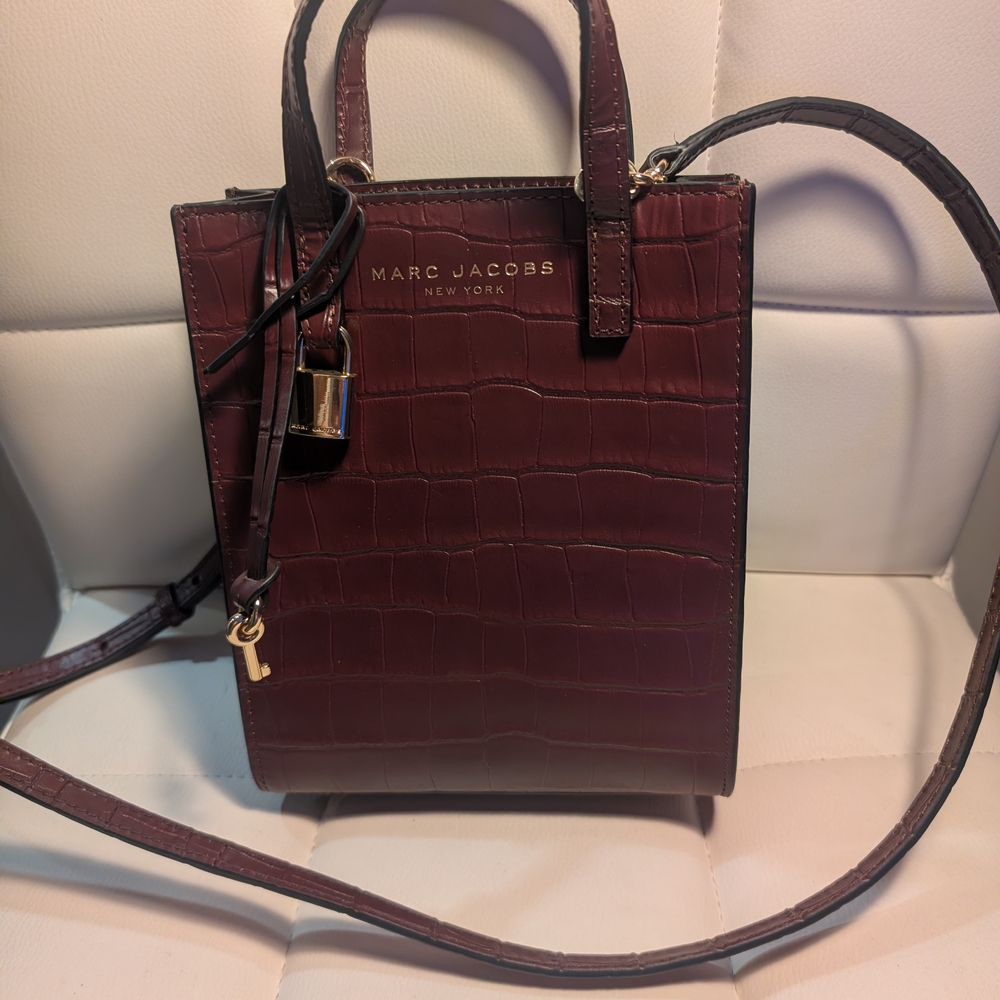 Marc Jacobs New York Croc-Embossed Faux Leather Mini Tote Bag in Burgundy Brown